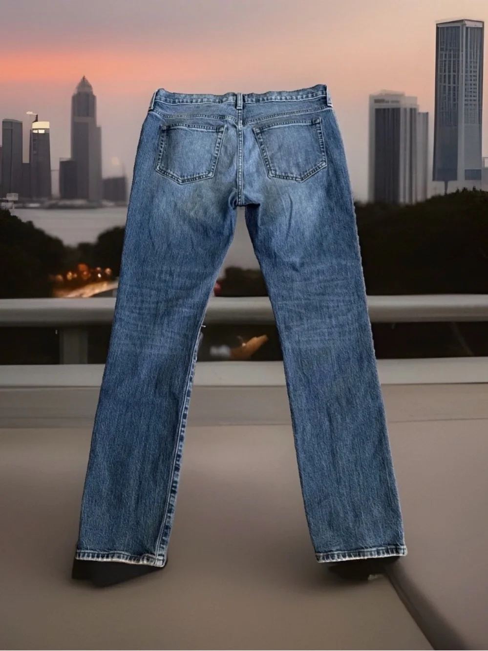 J.Crew Men’s Size W32-L32 Flex Slim Fit Jeans. Medium indigo wash. Great Cond.